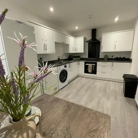 Ridgeways Premium House 3* Bristol