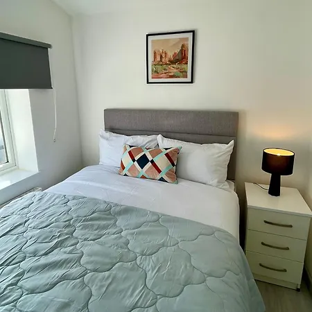 Ridgeways Premium House 3* Bristol