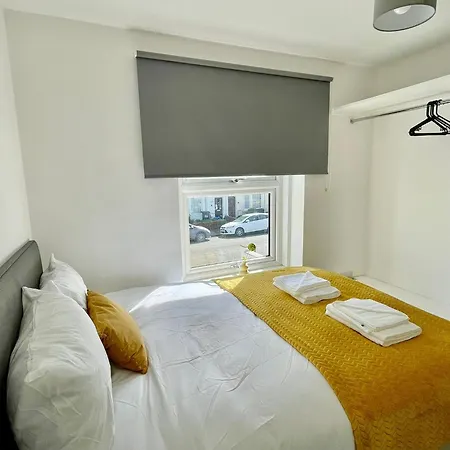 Ridgeways Premium House 3* Bristol