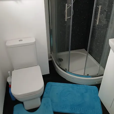 Ridgeways Premium House 3* Bristol